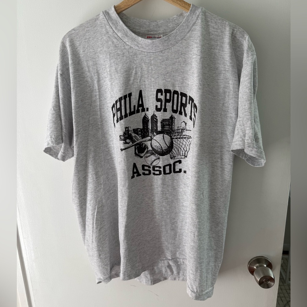 Men’s Gray Phila. Sports Assoc. T-Shirt Size Large